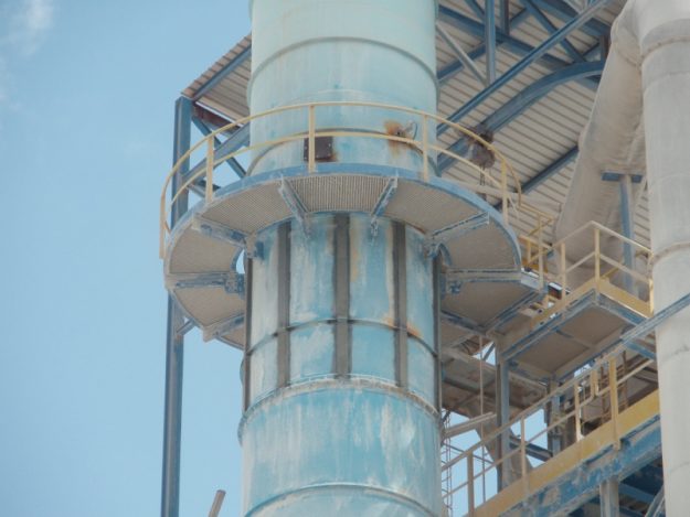 Comprobación de Chimenea Ercros - Análisis por medio de elementos finitos