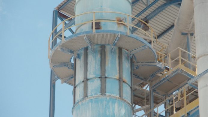 Comprobación de Chimenea Ercros - Análisis por medio de elementos finitos